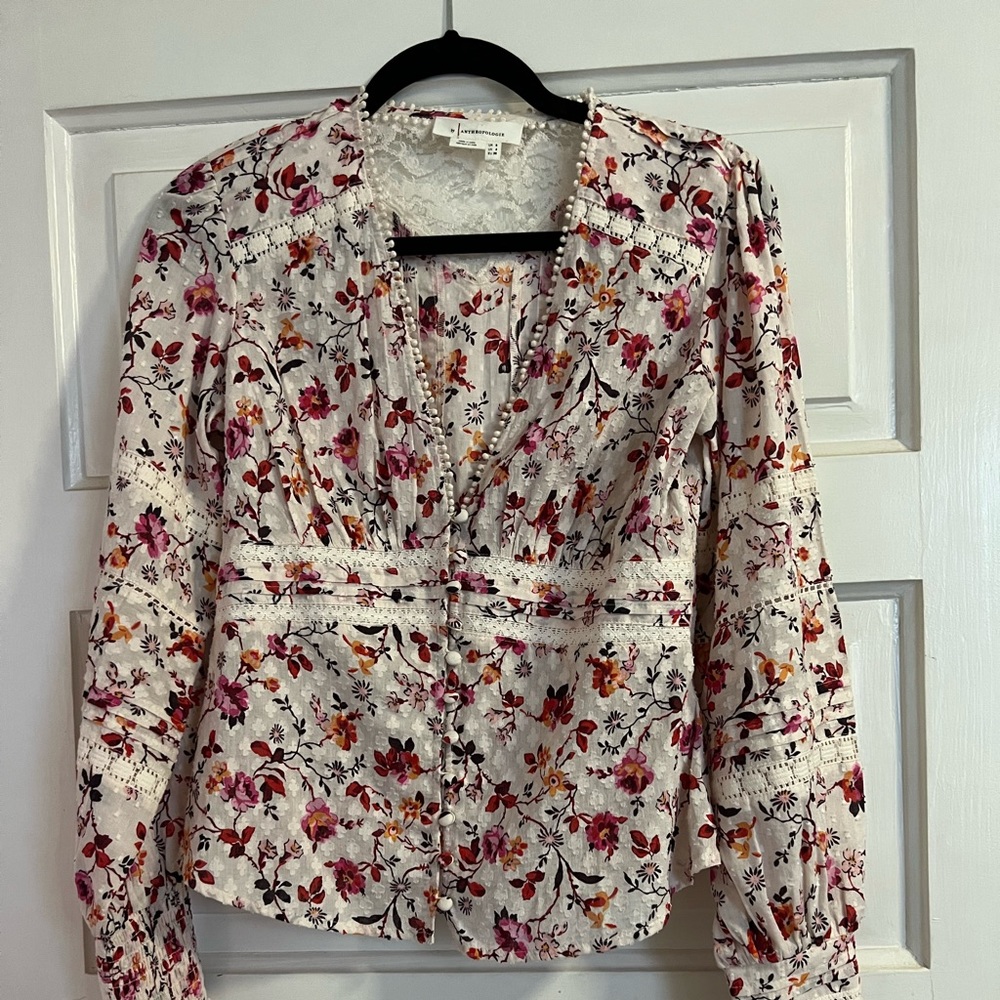 Fall floral Anthropologie top, lace accents with cloth buttons